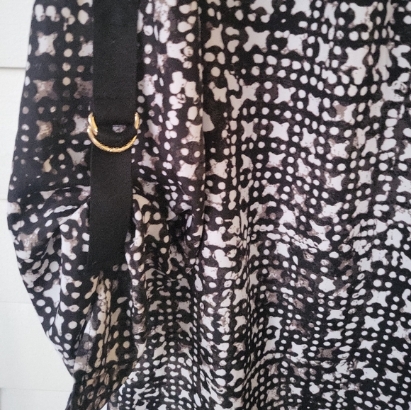 MICHAEL Michael Kors Black & White Geometric Roll Tab Sleeve Blouse M - Picture 3 of 6